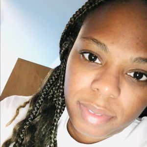 Meet your Posher, Canitha